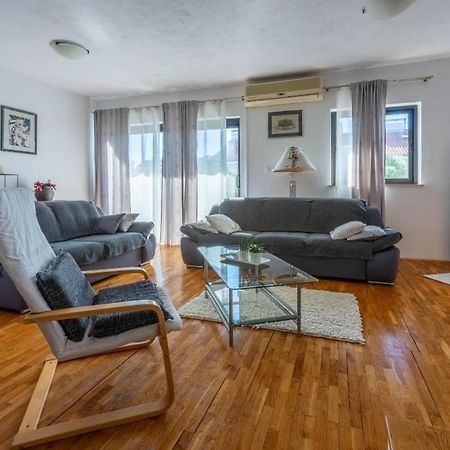 Apartmani Deleut ノヴィ・ヴィノドロスキー エクステリア 写真