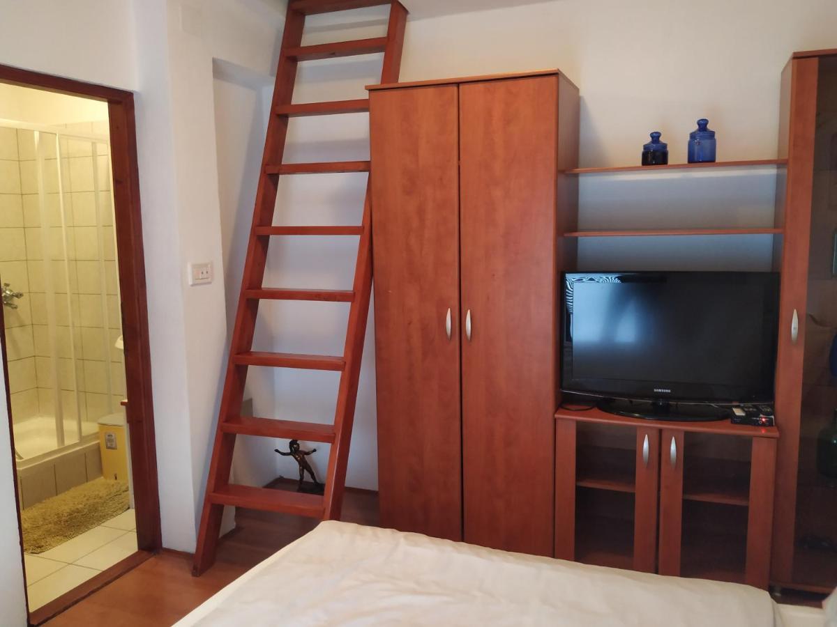 Apartmani Deleut ノヴィ・ヴィノドロスキー エクステリア 写真